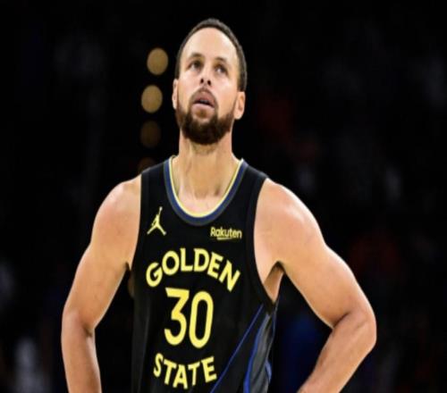 Shams：庫里MRI顯示右膝沒有結(jié)構(gòu)性問題，但他仍感到持續(xù)腫脹和疼痛