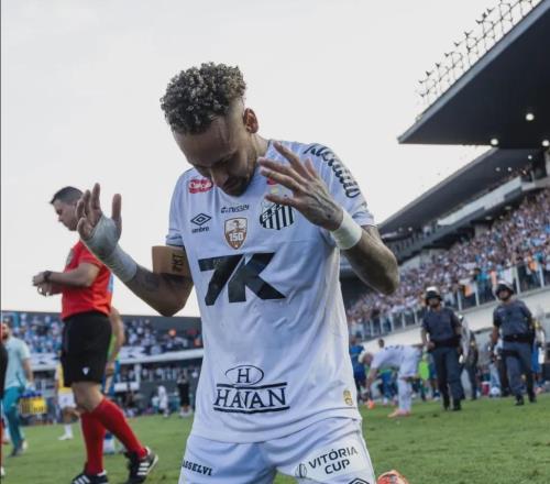 內(nèi)馬爾承認(rèn)年底考慮退役！巴薩簽新星達(dá)協(xié)議！卡里克想長(zhǎng)留曼聯(lián)！