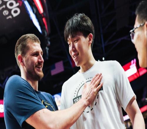 楊瀚森：我不是真親約基奇是在表達尊重他今天也兩罰不中呢