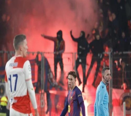 官方：巴薩因在歐冠導致開球延誤+球迷放煙火被罰款3.05萬歐