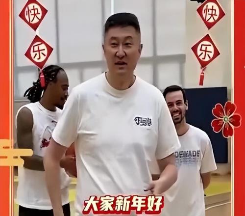 廣東男籃開工，杜鋒朱芳雨發(fā)派紅包，四外援歸隊(duì)崔永熙參加合練