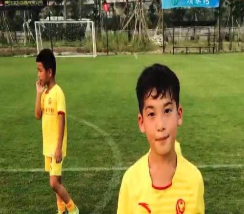 布尼亞明：永遠(yuǎn)熱愛(ài)和感恩恒大足校，這十年是我最珍貴的時(shí)光