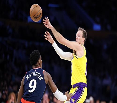 非常成功的交易！湖人后場(chǎng)新援立刻成為了第二陣容的關(guān)鍵人物