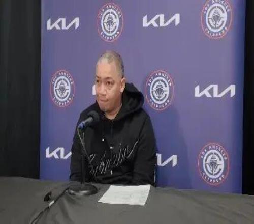 怒斥湖人騙犯規(guī)，泰倫盧你在干嘛...