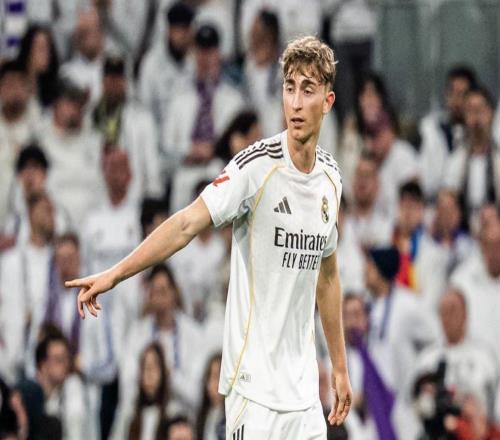 羅馬諾：赫伊森預(yù)計缺陣5至7天，將嘗試在對陣本菲卡時回歸