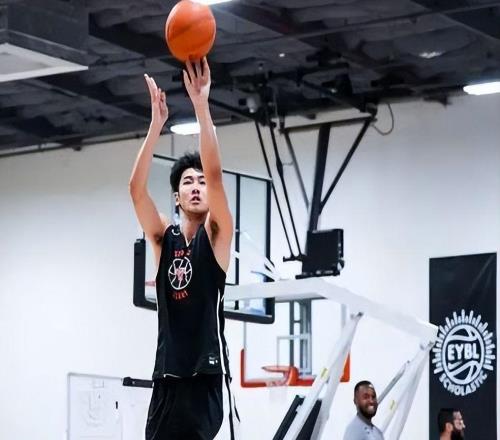 張博源三喜臨門！這個19歲少年的NBA前景比楊瀚森更可期