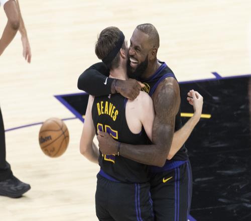 里夫斯：我是科比粉絲！但很榮幸跟詹姆斯當(dāng)隊友！