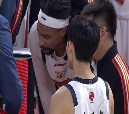 終于來了！廣東“雙王炸”確認(rèn)到位，這可是杜鋒的爭(zhēng)冠底牌！