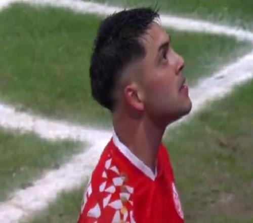 11！漢堡有望保級：德甲6輪不敗+領(lǐng)先降級區(qū)7分，德乙回不去了