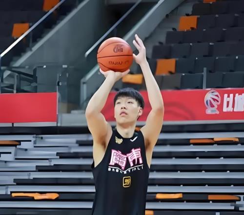 廣東隊迎來1好消息！2米05鋒線悍將恢復訓練，有望趕上CBA季后賽