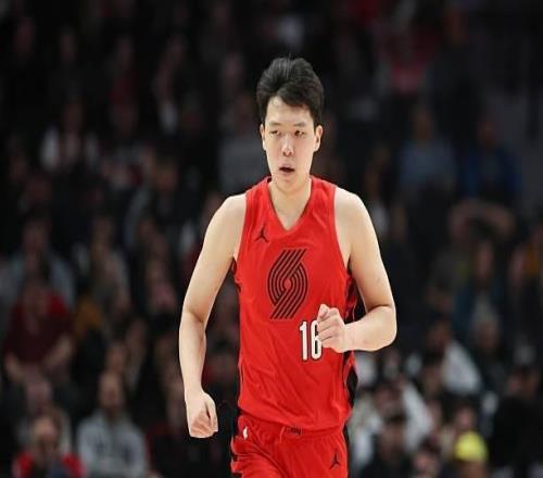 楊瀚森談回應(yīng)球迷期待：聽(tīng)到球迷的呼喊想打得更好，結(jié)果拉了