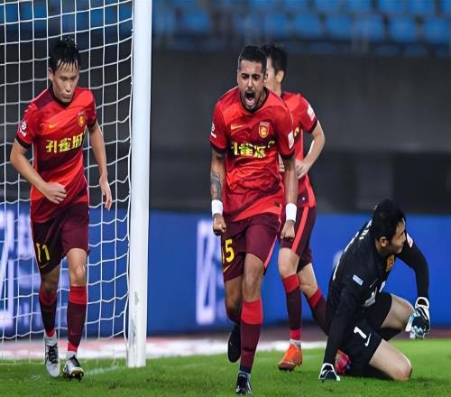 上港2026賽季7人離隊名單浮出水面，賀慣和李昂領銜，引發(fā)熱議