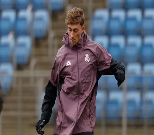 記者：赫伊森因比目魚肌問題缺席合練，可能無緣出戰(zhàn)奧薩蘇納