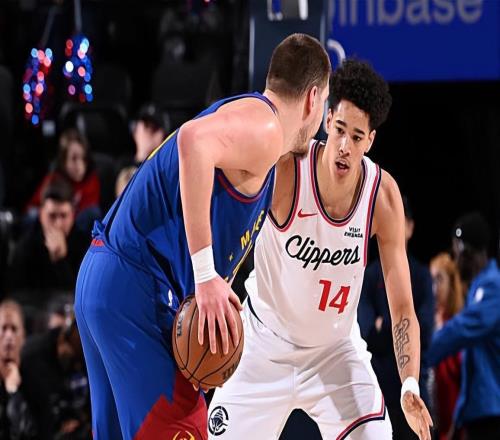 只是欠缺一些經(jīng)驗(yàn)！快船內(nèi)線新秀的整體表現(xiàn)也在穩(wěn)步提升之中