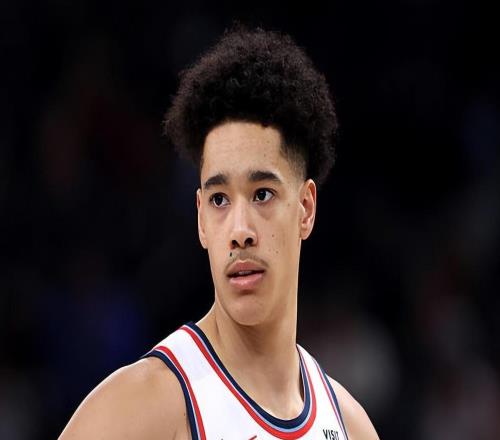 技術(shù)粗糙經(jīng)驗(yàn)不足，快船內(nèi)線新星身上的短板還是有些明顯的