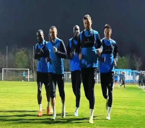 大連申花都是地獄開局，四路司機撐到幾輪彭萊組合PK拉唐+蓋伊