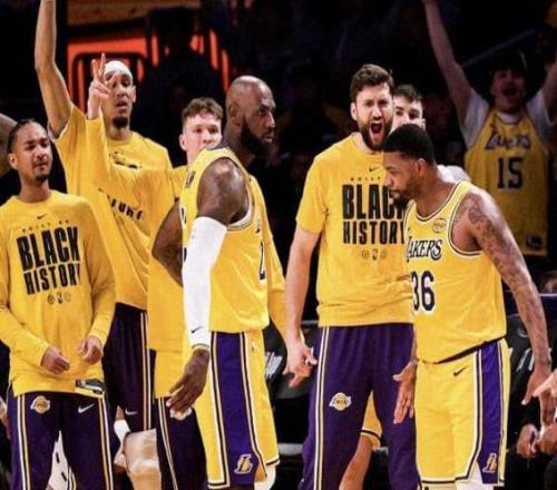 Woc！湖人撿到寶了，變陣就贏球，東契奇狂贊