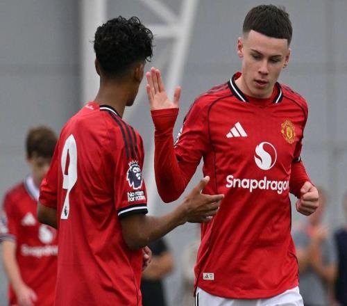 魯尼長(zhǎng)子夢(mèng)想10年內(nèi)成為曼聯(lián)主力！小梅西再入世界波，卡里克觀戰(zhàn)