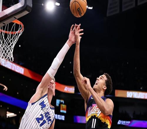 輕松打出兩雙數(shù)據(jù)，太陽內(nèi)線新星本賽季的進(jìn)步幅度非常明顯