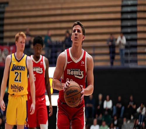 快船搶先簽下開拓者二隊(duì)后場新秀，他的傳球和搶斷能力都非常出色