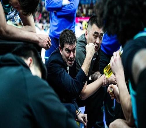 正式官宣！廣東宏遠(yuǎn)舊將重返CBA，加盟黑馬球隊，沖擊季后賽