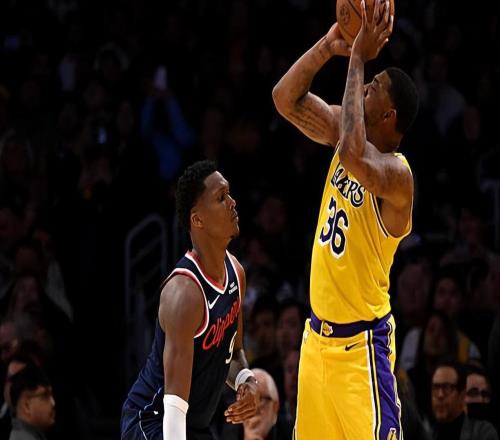 前三節(jié)1分未得，但湖人后場大閘到了第四節(jié)竟然單節(jié)豪取7分