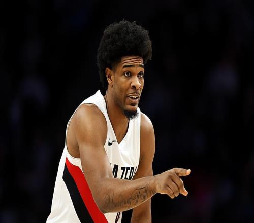 打出了災(zāi)難級的表現(xiàn)，開拓者后場新星的穩(wěn)定性還有待提升