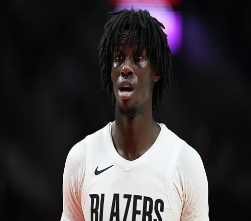 開(kāi)拓者終于轉(zhuǎn)正了雙向合同側(cè)翼球員，但他的表現(xiàn)其實(shí)也非常一般