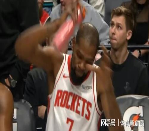 突發(fā)，18分被逆轉(zhuǎn)，阿杜暴怒，替補(bǔ)席狂甩水瓶