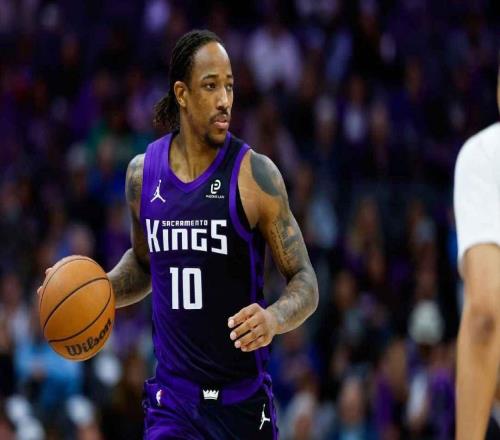 巴克利對(duì)國(guó)王隊(duì)進(jìn)行了嘲諷，因?yàn)閲?guó)王隊(duì)本周末的連敗紀(jì)錄仍在繼續(xù)