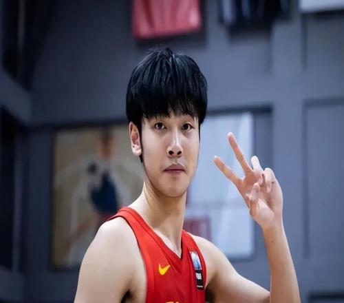 搭檔亞歷山大+切特！美媒預(yù)測(cè)張博源被雷霆選中男籃前鋒就看他了