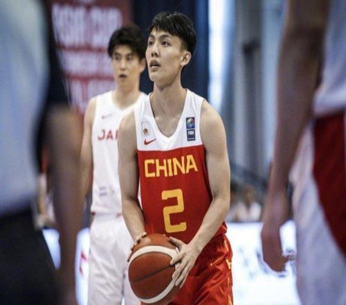 徐杰無緣世預賽大名單，北京男籃曾凡博傷病未愈，林葳炮轟主教練