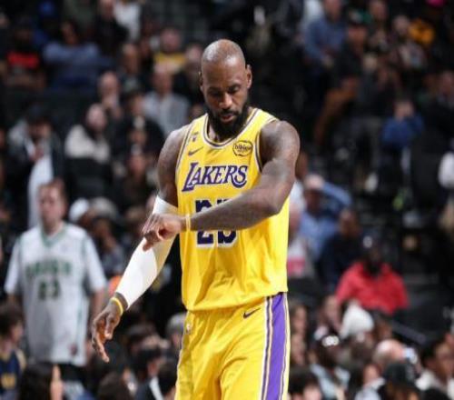 “詹式”籃球助湖人起飛！詹姆斯已經(jīng)連續(xù)五場(chǎng)比賽助攻上雙！
