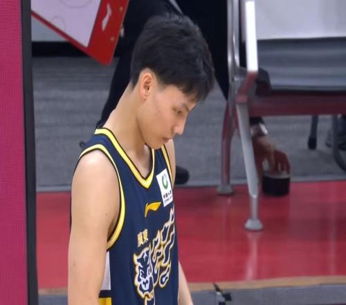 最新消息！徐杰因傷無緣戰(zhàn)日本男籃，正式退出世預(yù)賽12人大名單！