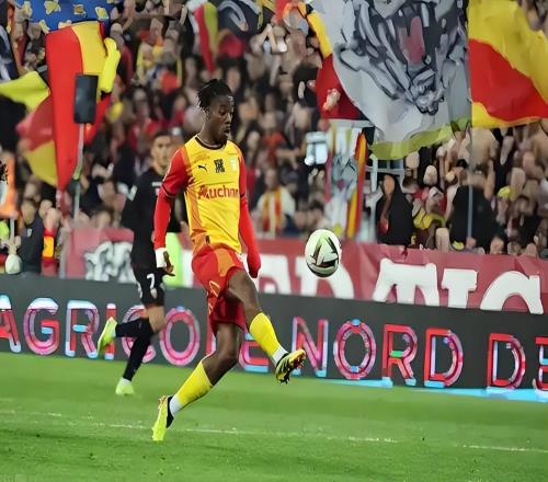 不是張琳芃也不是吾米提江！他才是上港中衛(wèi)最佳引援，贏得點贊