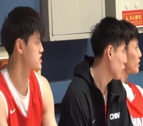 熱議中國男籃14人名單：高詩巖趙睿趙繼偉領(lǐng)銜30+老將出征