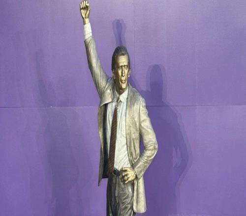 萊利湖人雕像正式揭幕！韋德到場祝賀美媒調(diào)侃兩人雕像差距明顯