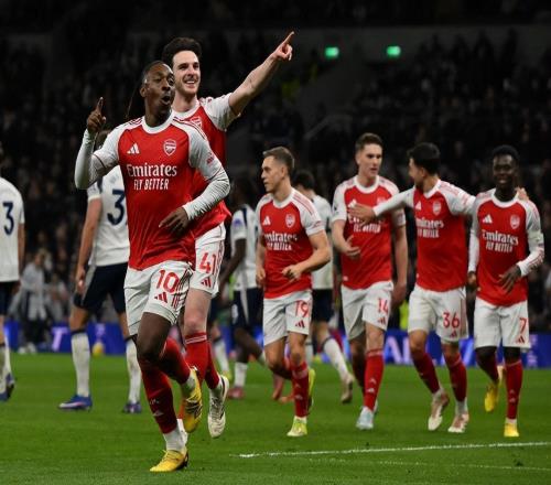 41！哲凱自我證明，埃澤梅開(kāi)二度，阿森納雙殺熱刺，領(lǐng)先曼城5分