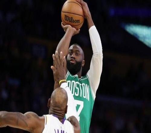 詹姆斯：想不明白布朗為何沒(méi)進(jìn)入MVP討論