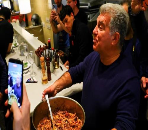 阿斯：巴薩主席競選開啟簽名收集，拉波爾塔場外煮通心粉拉票