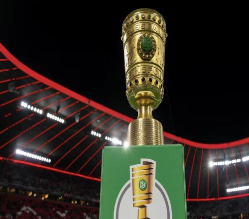 德國杯上拜仁曾與勒沃庫森交手八次，拜仁取得六場勝利