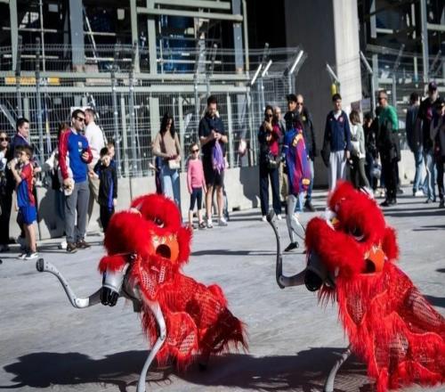 中國機器人諾坎普舞獅驚艷全場巴薩馬年慶典引爆科技文化熱潮