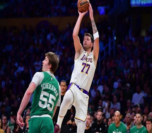 東契奇：我們得借鑒綠軍上手拉拽我和詹姆斯還在努力磨合