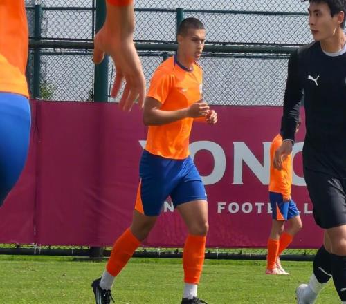 泰山20名小妖上海春訓(xùn)！鄧淳澤繼續(xù)外租，依木蘭陳澤仕需踢得硬氣