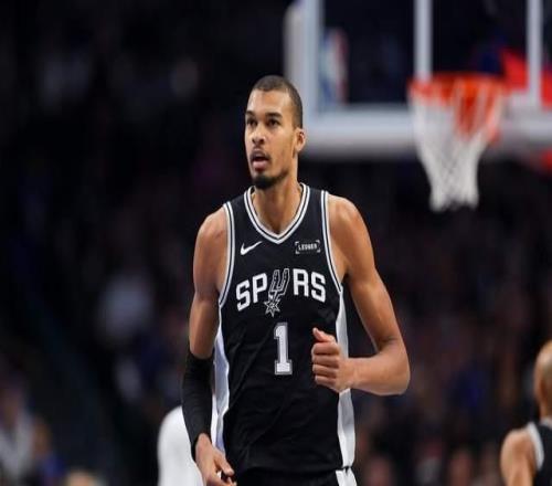 活塞vs馬刺前瞻：文班大戰(zhàn)康寧漢姆，強(qiáng)強(qiáng)對話誰能帶隊(duì)延續(xù)連勝