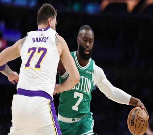 湖人22分慘敗綠軍，詹姆斯20分迎里程碑！布朗32分，兩隊(duì)差距很大