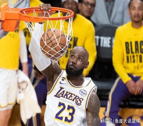 湖人兩敗因出爐，老詹調(diào)侃布朗！雷迪克暗諷裁判，里夫斯看清現(xiàn)實(shí)