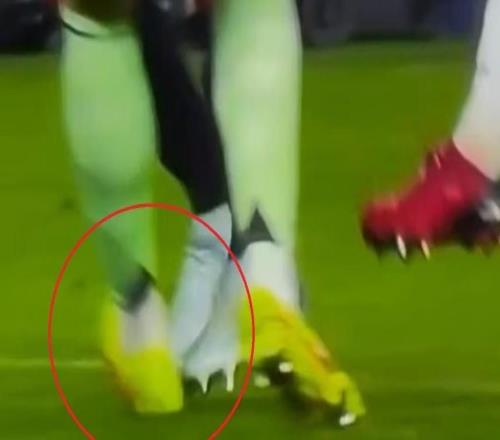 龍賽羅：布季米爾假摔騙點(diǎn)，巴薩深諳“會(huì)哭的孩子有奶吃”