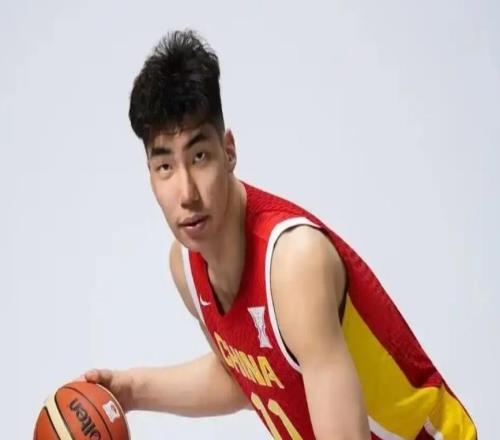 男籃官宣14人名單！7人落選，后場(chǎng)達(dá)6人，余嘉豪在列，實(shí)力引擔(dān)憂