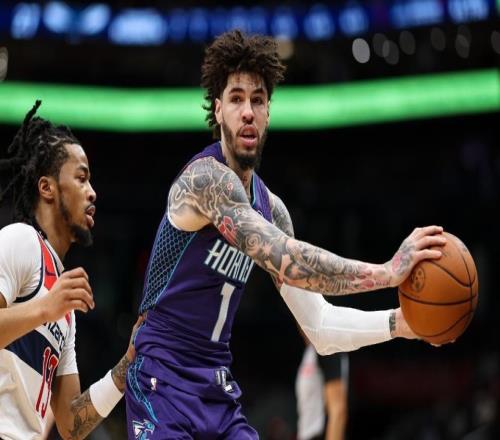 三球三節(jié)37+8+7+10三分生涯新高黃蜂大勝奇才近14戰(zhàn)11勝